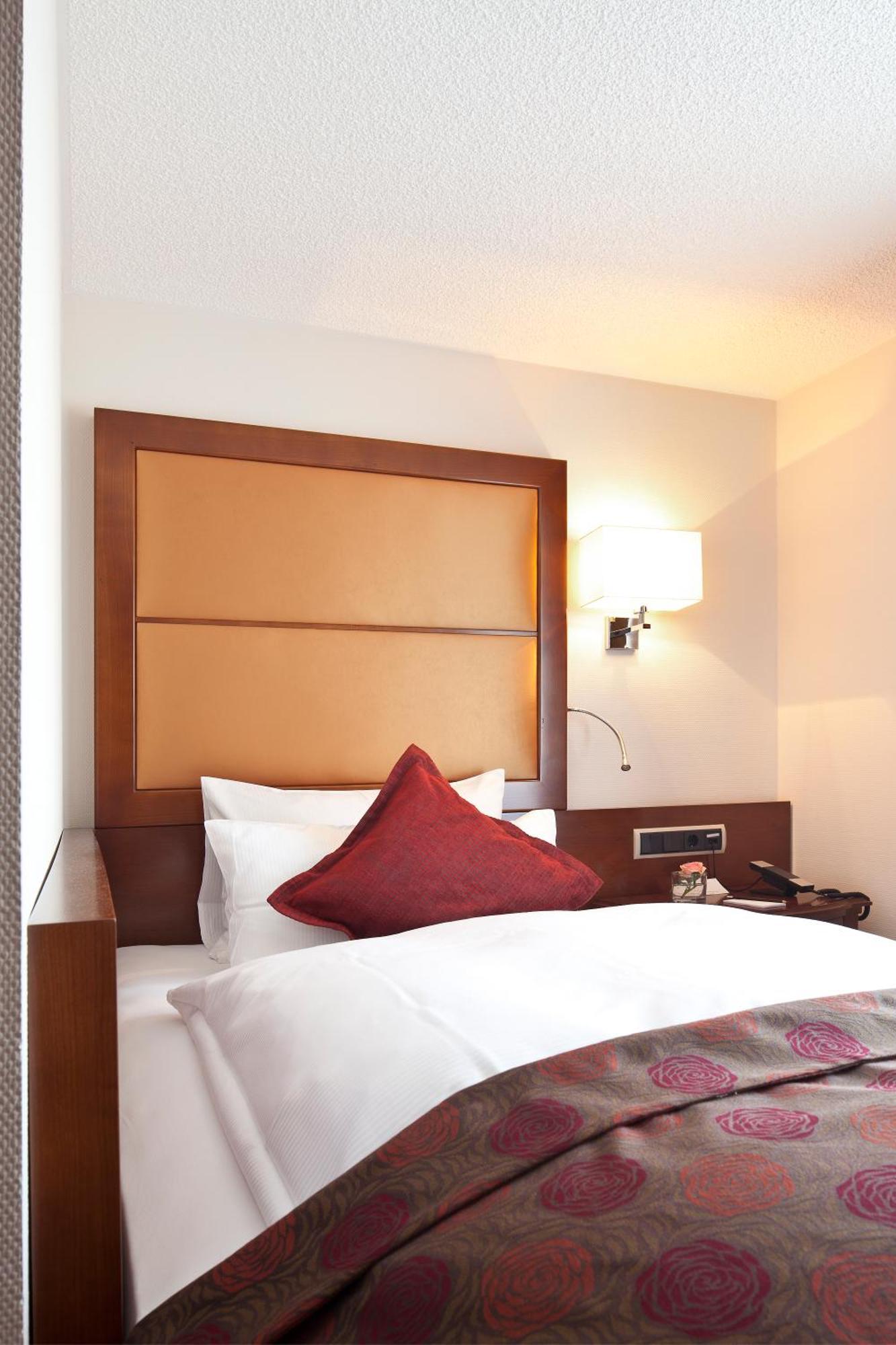 Zu Den Drei Linden Hotel Wermelskirchen Kültér fotó