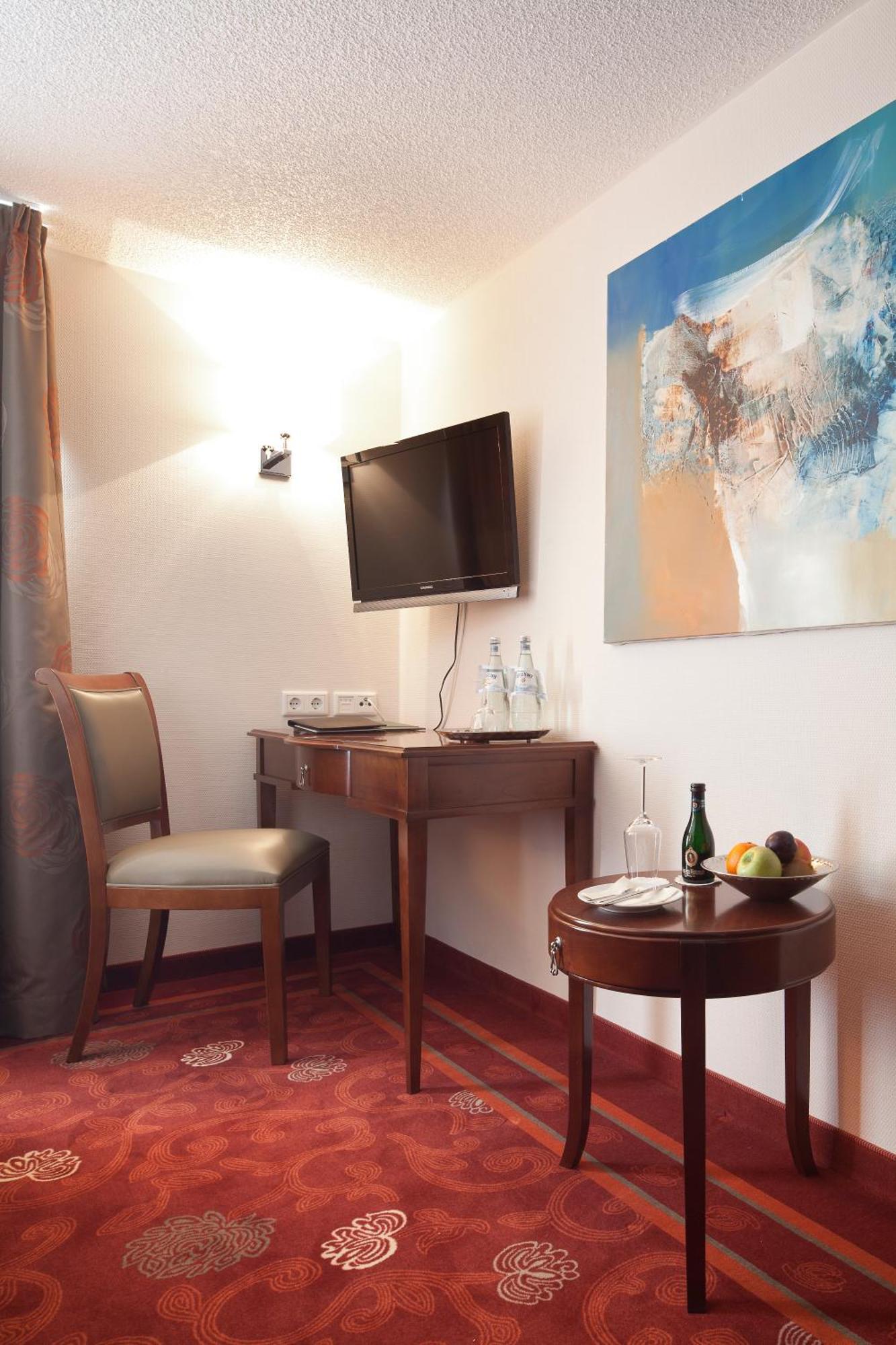 Zu Den Drei Linden Hotel Wermelskirchen Kültér fotó