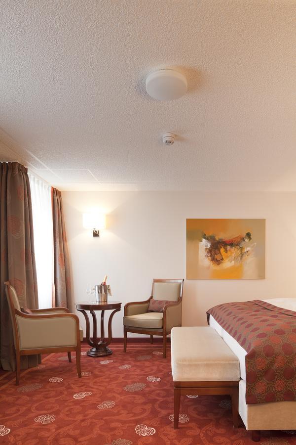 Zu Den Drei Linden Hotel Wermelskirchen Szoba fotó
